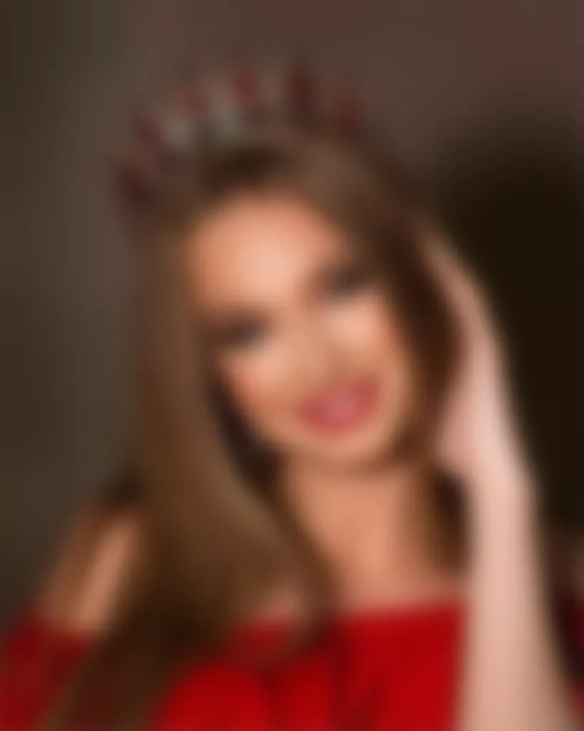 Elena Profile image 3