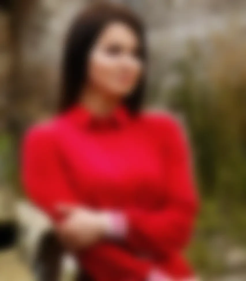 Elena Profile image 3