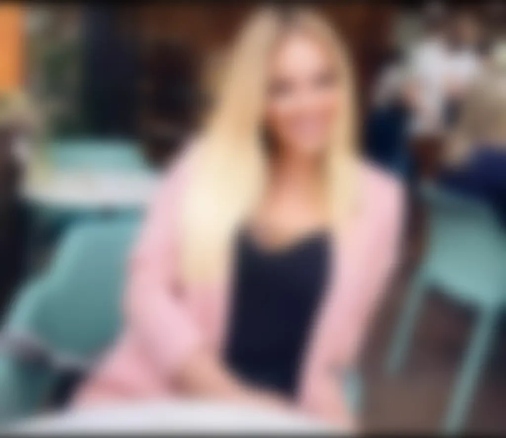 Lesia, 34